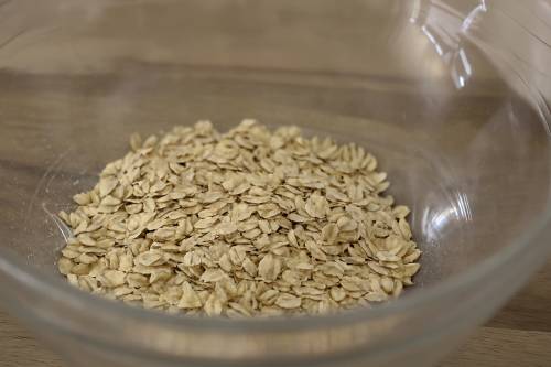 Step-1-Put oats in a bowl