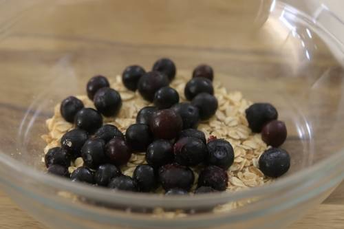 Step 2-Put berries in the oats